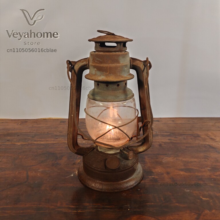Outdoor Camping Exhibition - Stara lampa w kształcie konia, kemping